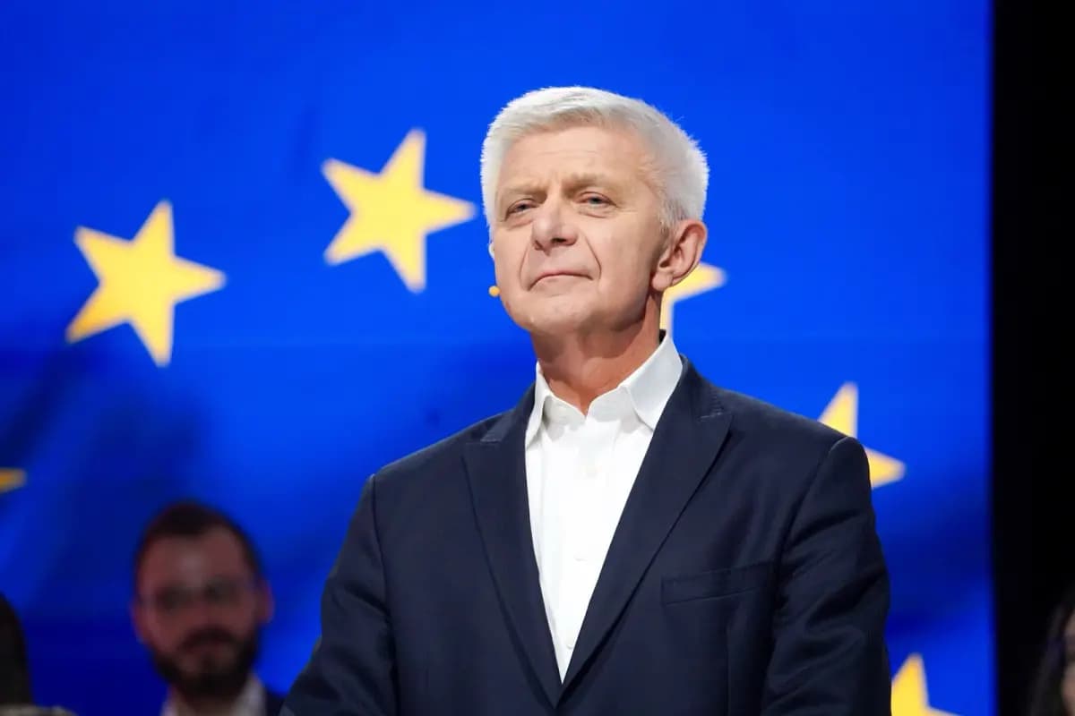 Marek Belka na tle flagi Unii Europejskiej, 2024